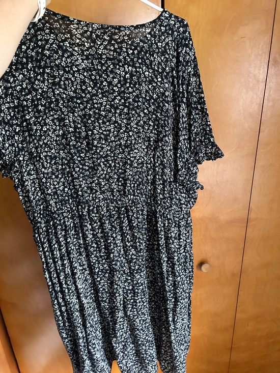 Black Floral Smocked Waist Women’s Dress Top - Picture 2 of 7